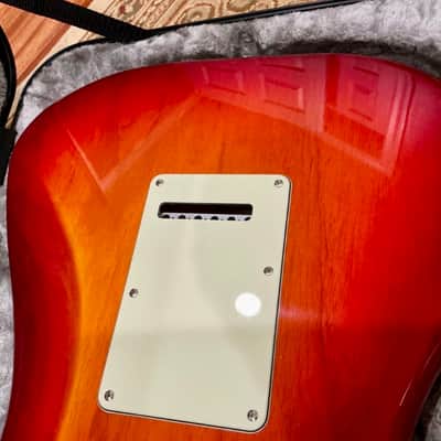 Fender Stratocaster 2017 - Polyurethane image 11