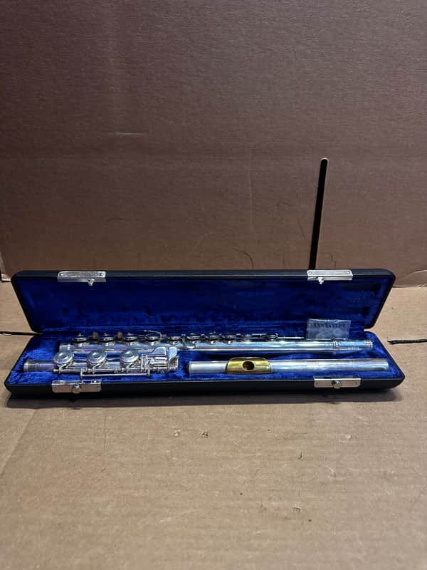 Gemeinhardt 3SB Intermediate Flute – Solid Silver – Elkhart, Indiana USA - Gold-Plated Lip Plate image 1