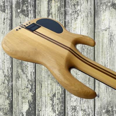 Carvin Custom 6 Fretless Bass Guitar - 6 String - 2002 - Natural image 9
