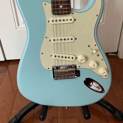Fender Junior Collection Stratocaster 2022-2023 - Satin Daphne Blue image 2