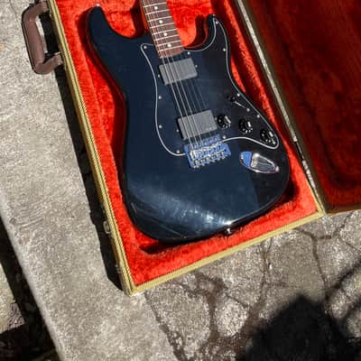 Fender Player Stratocaster with Pau Ferro Fretboard 2018 - 2024 - Black image 2