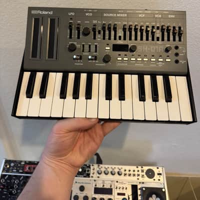 Roland SH-01A Boutique Series Synthesizer Module with K-25m