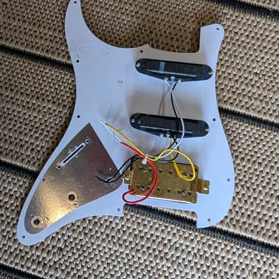 HSS STRAT PICKGUARD  PICKUPS - White image 2
