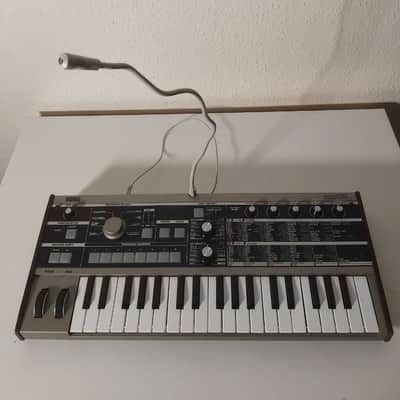 Korg MicroKORG 37-Key Synthesizer/Vocoder 2002 - 2019 - Silver