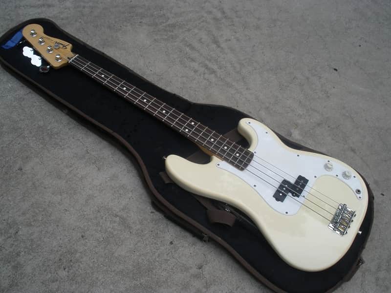 1995 Fender Precision Bass - Mexico - White Finish - Nice
