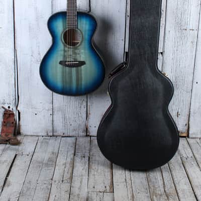 Breedlove Oregon Concert Lagoon LTD Acoustic Guitar with Hardshell Case image 2