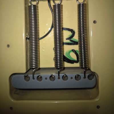 Fender Ingvar malmsteen 1999 - Yellow image 8