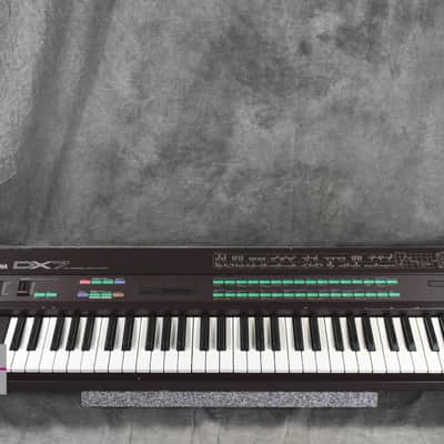YAMAHA DX7 Digital Programmable Algorithm Synthesizer in Good Condition