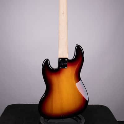 Squier Affinity Series Jazz Bass V - 3-color Sunburst with Laurel Fingerboard image 4