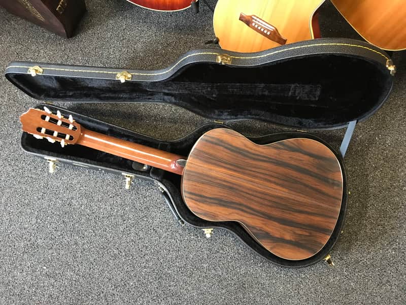 Yamaha CG171C classic guitar made in Taiwan in ( cedar & rosewood