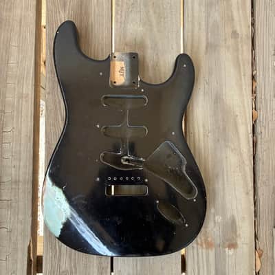 MJT Stratocaster body vintage style SSS - Black nitro over surf green metallic partsCaster project image 2