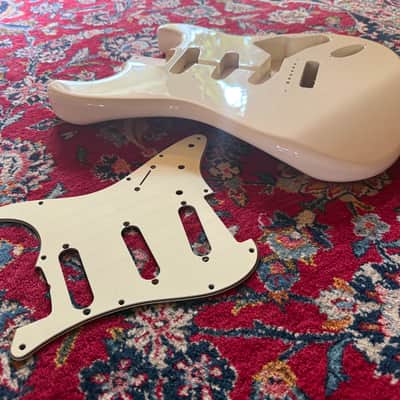 Fender Japan Strat 60's Classic RW Reissue - Body 2017 - Vintage White + Original Pickguard image 5