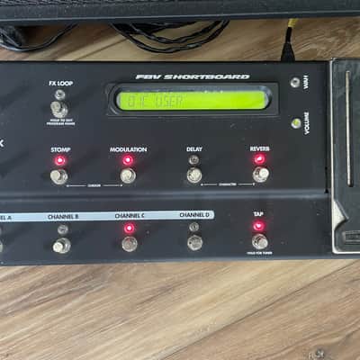 Line 6 Spider IV 120 120-Watt 2x10" Stereo Digital Modeling Guitar Combo 2009 - 2016 - Black with pedalboard image 3