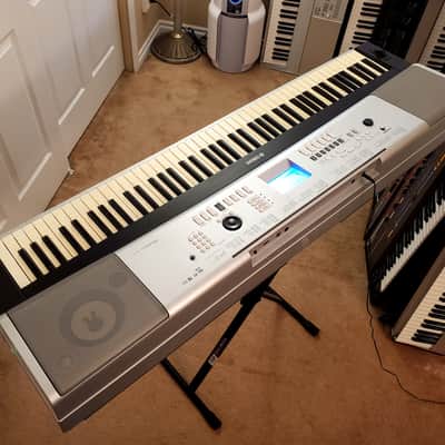 MUST SEE!!! YAMAHA DGX 520 (YPG 525) SEMI-WEIGHTED 88-KEY DIGITAL PIANO IN AMAZING CONDITION! image 20