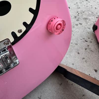 Squier Hello Kitty Stratocaster 2005-2006 - Pink image 9