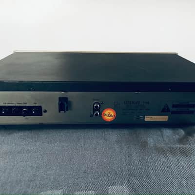 Luxman T-02 Digital Synthesized AM/FM Stereo Tuner 1986 - silver image 4