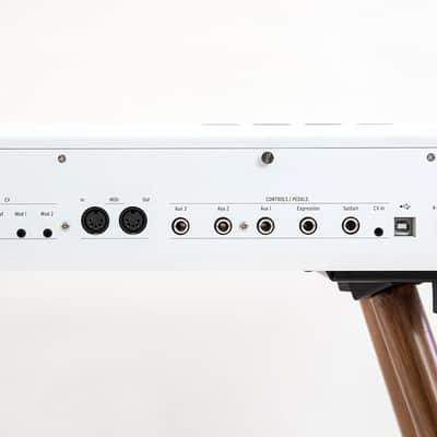 Arturia KeyLab 88 MkII MIDI Controller - White image 3