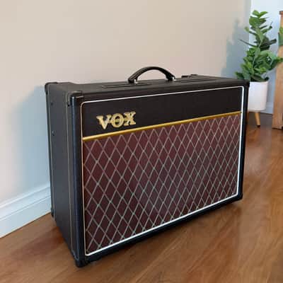 Vox AC15C1 Custom 2-Channel 15-Watt 1x12" Guitar Combo 2010 - Present - Black image 2