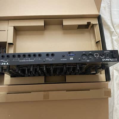 Roland TR-8S AIRA Rhythm Performer with Sample Playback 2018 - Present - Black image 3