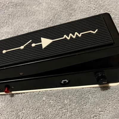 Dunlop MC404 CAE Custom Audio Electronics Wah 2010 - Present - Black image 2