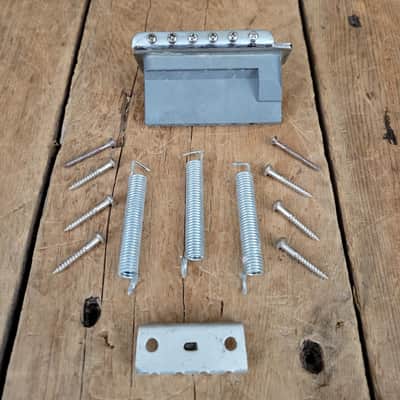 Fender Squier Tremolo with Screws and Springs - Chrome 2000s image 3