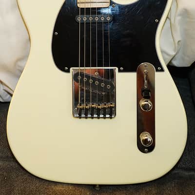 G&L ASAT American Fullerton Classic Standard White w/Maple Fretboard & Case CLF USA image 17