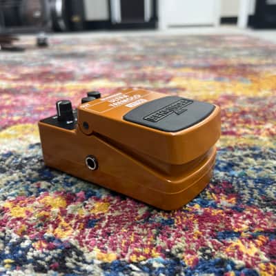 Behringer UT100 Ultra Tremolo Pedal image 2