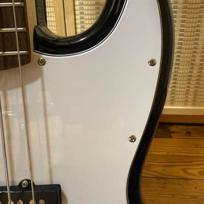 Squier Affinity Jazz Bass with Maple Fretboard 2021 - Present - Black image 13