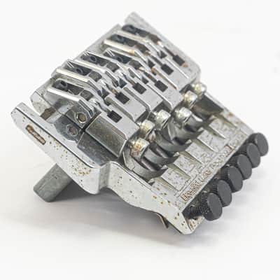 Ibanez Edge Original Locking Tremolo Bridge – Right-Handed – Chrome image 3