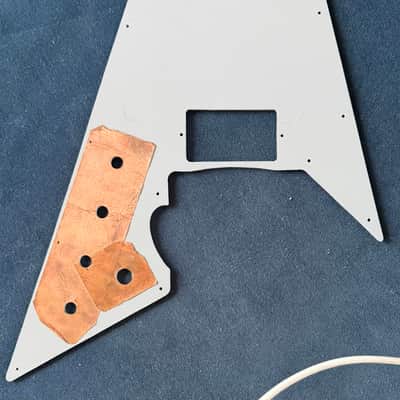 Ibanez 2387B Rocket Rolls V Bass Pickguard 1970s - Mirror image 2