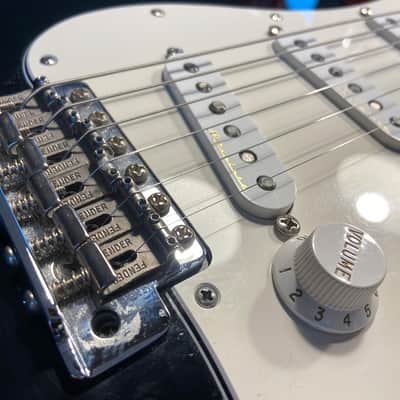 Fender Eric Clapton Stratocaster “Blackie” – USA – Maple Neck – Original Case – Excellent Condition image 5