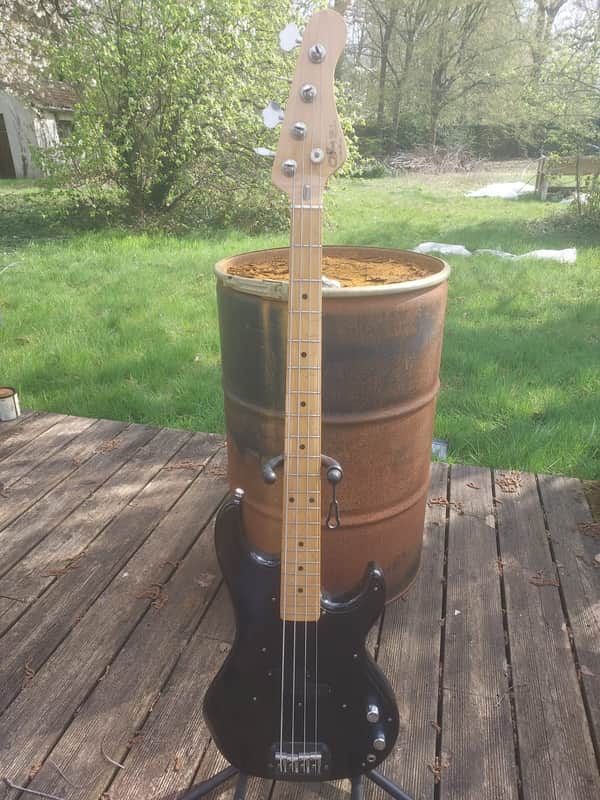 G&L SB-1