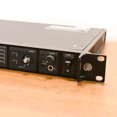Shure UR4D Dual-Channel UHF Wireless Receiver - H4 Band: 518-578 MHz CG01Y8Y image 2