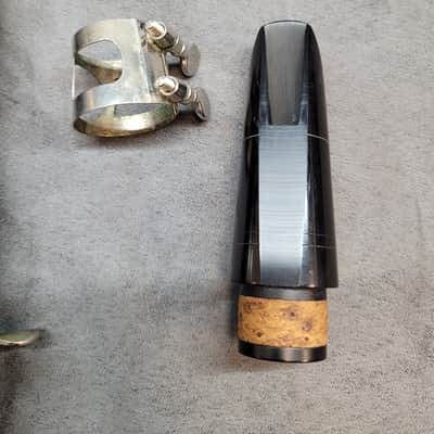 Buffet Crampon E11 Intermediate Wood Bb Clarinet 2010s - Black image 10