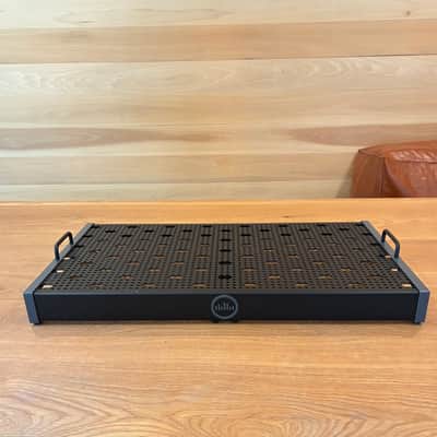 Temple Audio TRIO 28 GM Pedalboard with Flight Case 2010s - Gunmetal image 6