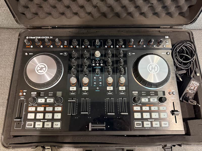 Native Instruments Traktor Kontrol S4 MK2