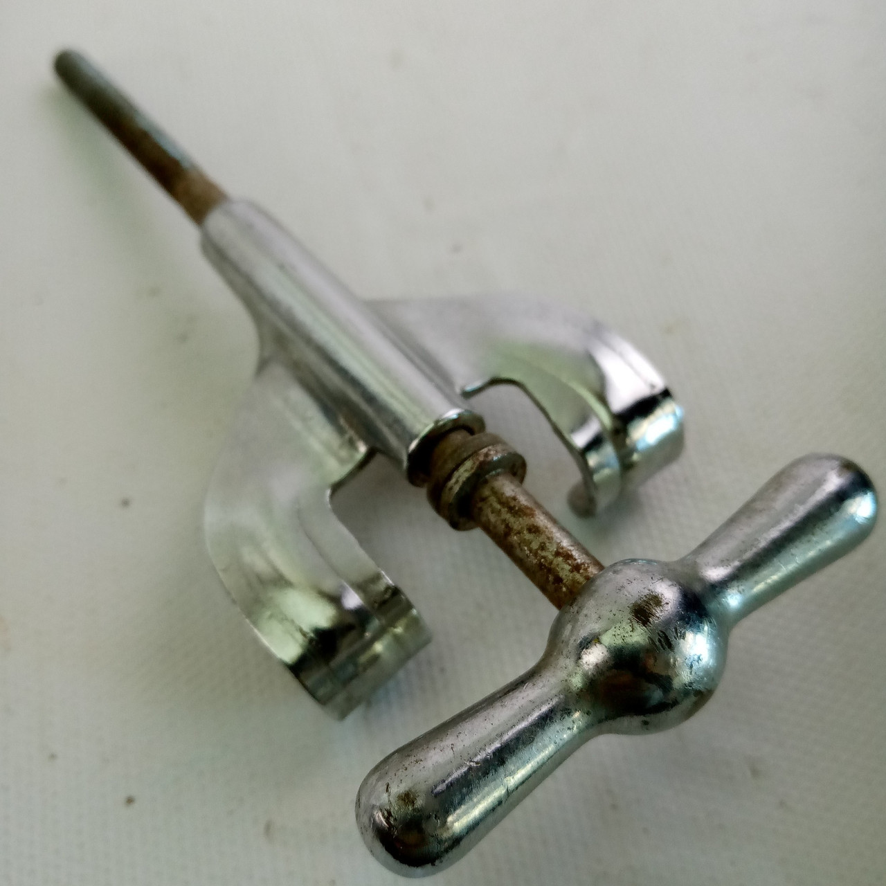 Gretsch Bass Drum Tension Rod/Claw Round Badge Chrome Vintage Broadkaster 50s US — main photograph