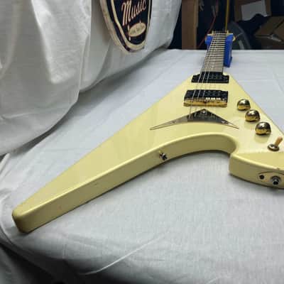 Washburn PT60 PT-60 Flying V Guitar with Case image 10
