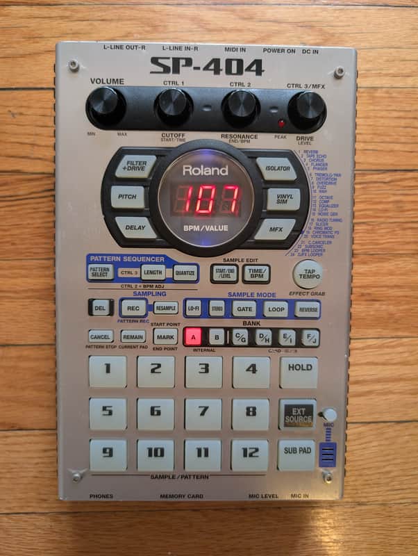 Roland SP-404 Sampler 2005 - 2008 - Silver image 1