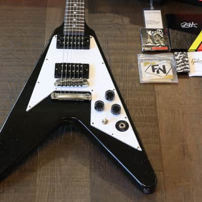 Unplayed! 2022 Gibson Custom Shop Kirk Hammett Signature 1979 Flying V Murphy Lab Aged Ebony + COA OHSC image 2