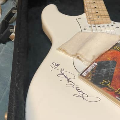 Fender  stratocaster / strat in olympic white signed by Jimi Hendrix 's Brother + a vintage hard shell fender case image 6