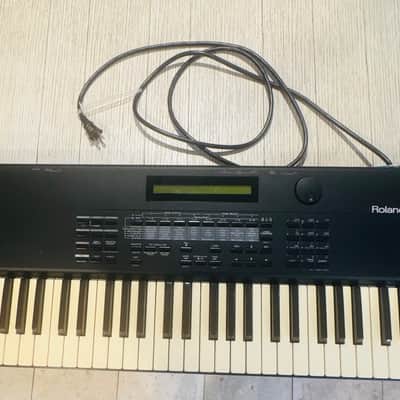 Roland XP-50 61-Key 64-Voice Music Workstation Keyboard 1995 - 1998 - Black