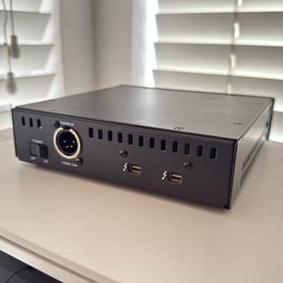 Universal Audio UAD-2 Satellite OCTO Core Thunderbolt DSP Accelerator 2019 - 2020 - Black image 2