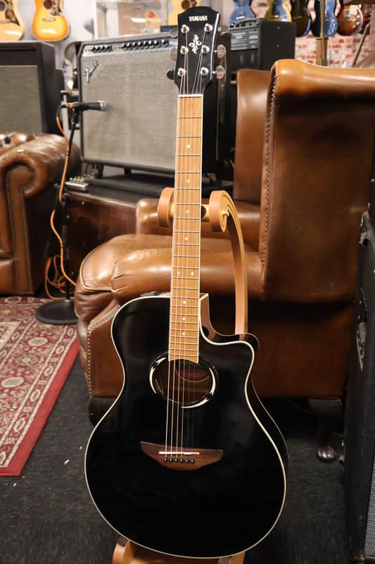 Yamaha APX-500 Black Acoustic Guitar (USED)
