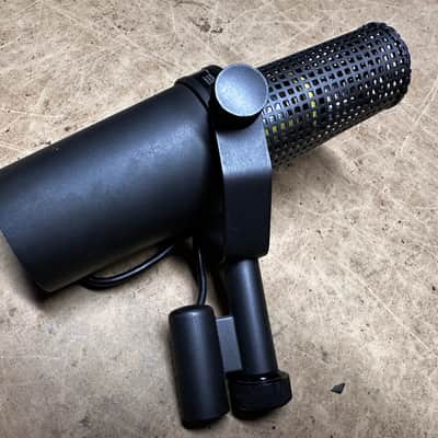 Shure SM7 Cardioid Dynamic Microphone - NICE! image 4