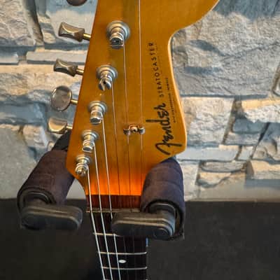 Fender American Vintage '62 Stratocaster 1986 - 3-Color Sunburst image 2