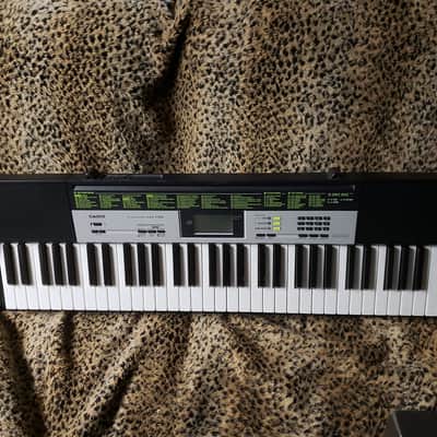 Casio LK-135 61-Key Key-Lighting Keyboard