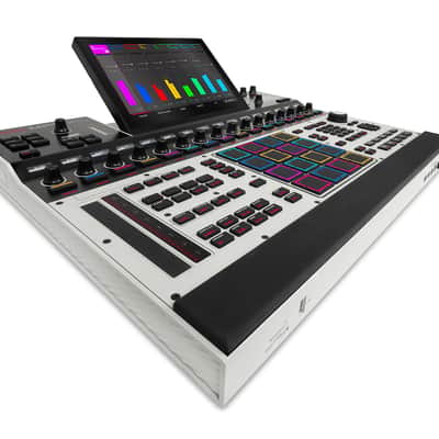 Akai MPC XL Standalone MPC For Sampling And Sequencing image 2