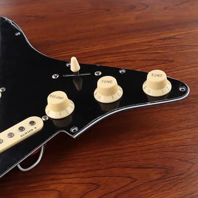 Prewired Loaded Pickguard,Guitar Pickguard 3-Ply SSS Prewired Loaded Pickguard with Alnico V Pickups Kit Humbucker Pickups for Stratocaster/Strat Electric Guitars Replacement Parts (black) image 3