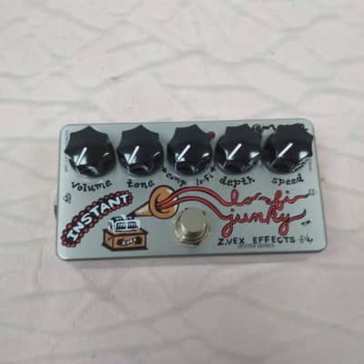 Zvex Vexter Series Instant Lo-Fi Junky Modulation/Chorus/Vibrato Guitar Effects Pedal image 2